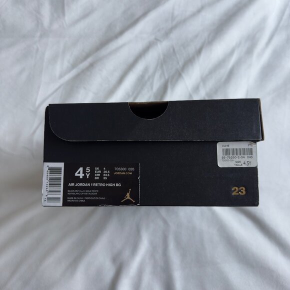 Nike Air Jordan 1 Retro High Black/Metallic Gold/White Grade School Size 4.5Y - Picture 6 of 6